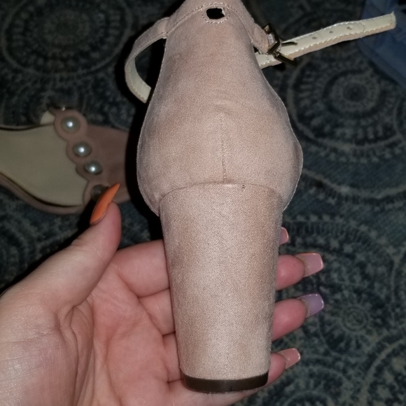 Jessica Simpson pearled highheels - Picture 2 of 6